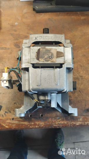 Двигататель стиральной машины Zanussi