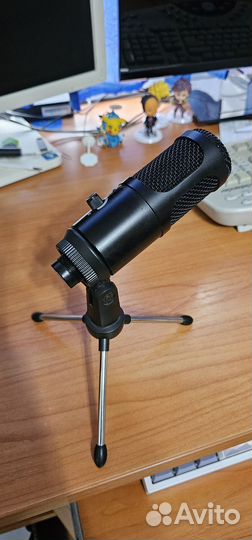 Студийный конденсаторный микрофон