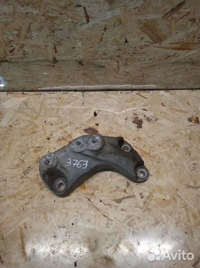 Кронштейн кпп левый Chevrolet Cruze