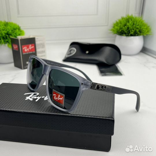 Солнцезащитные очки Ray Ban новинка