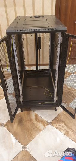 Телекоммуникационный шкаф 22 юнита