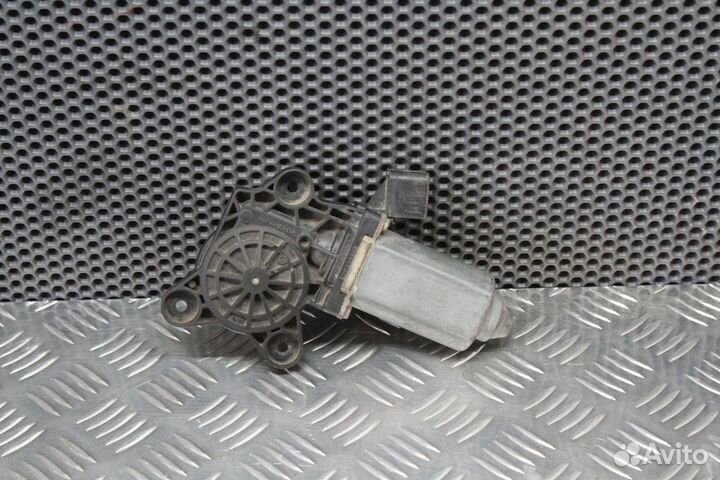 Моторчик стеклоподъемника Mercedes-Benz C215