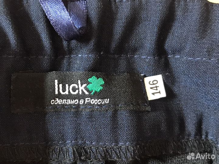 Жилетка для девочки и брюки школьные