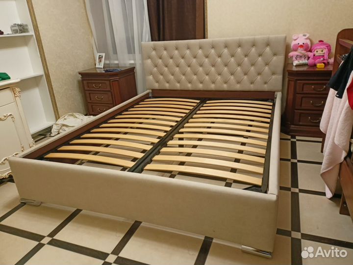Кровать