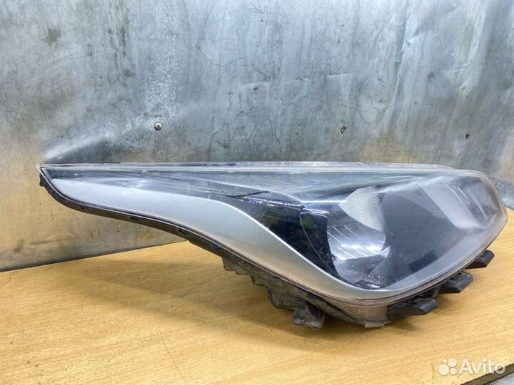 Стекло фары переднее правое Kia Rio 4 G4FG 2018