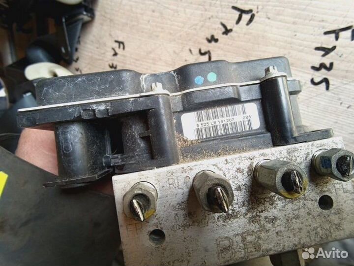 Блок abs Infiniti Fx35 S51 VQ35-HR 2010