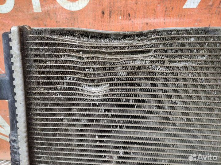 Радиатор двс дополнительный правый Mercedes