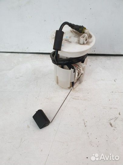 Топливный насос Mazda 3 PE201335X