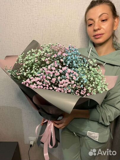 Букет цветов из радужной гипсофилы