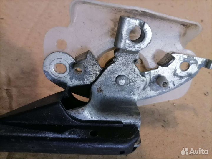 Ручка открывания багажника nissan primera P10