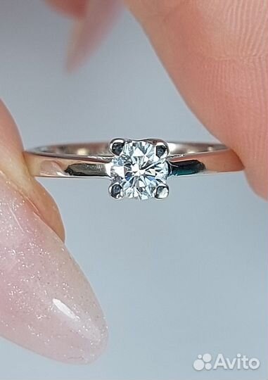 Кольцо с бриллиантом 0.28ct