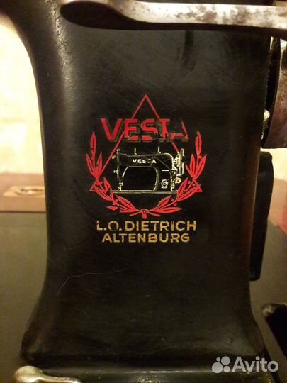 Швейная машина vesta с ножным приводом редкая