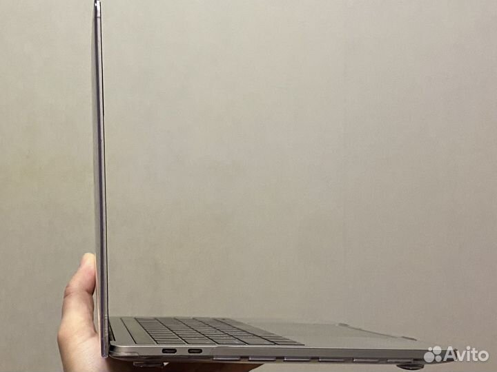 Macbook pro 13 2017 touch bar i7/8/256