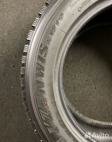 Kumho I'Zen Wis KW19 235/55 R17