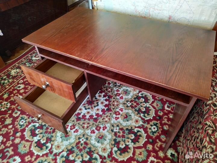 Стол письменный для школьника