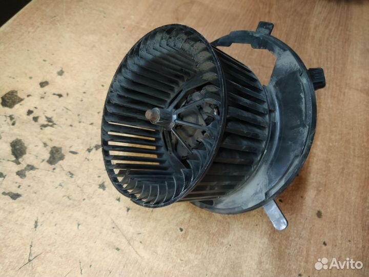 VW Passat B7 Вентилятор печки