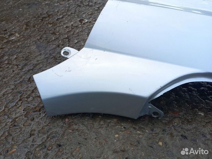 Переднее левое крыло на Весту