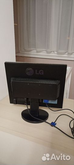 Монитор LG 19