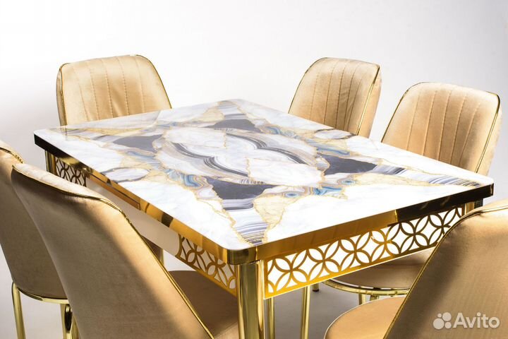 Стол со стульями на кухню