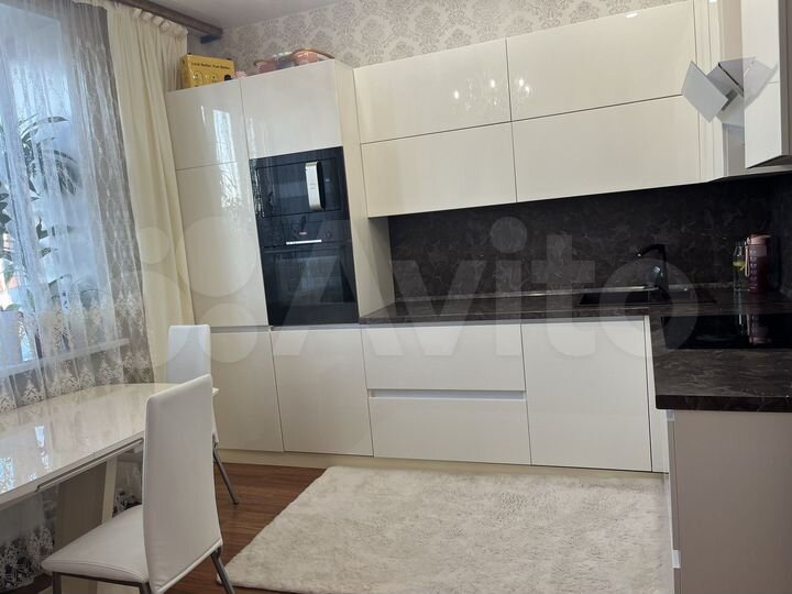 3-к. квартира, 96 м², 4/9 эт.