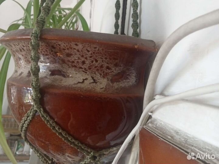 Керамическая кашпо на стену и