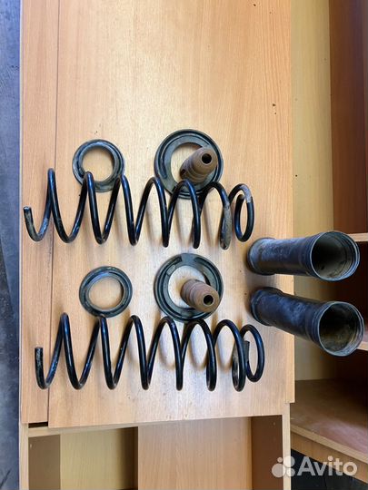 Задние пружины, отбойники пыльники