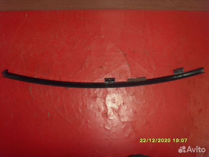 Направляющая стекла двери Nissan Skyline 11 (V35)