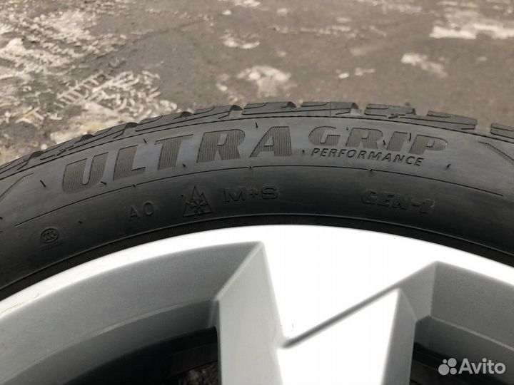 Комплект оригинальных колёс Audi Q3 new R19