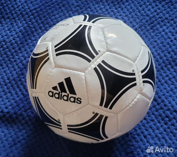 Футбольный мяч adidas