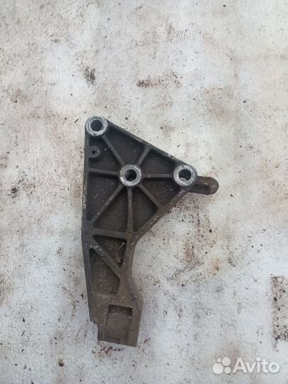 90575233 Кронштейн опоры кпп Opel Zafira b