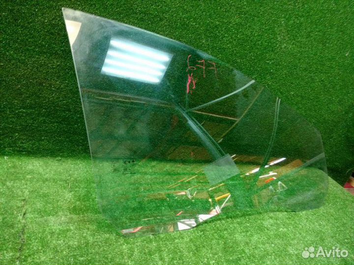 Стекло двери переднее правое Ford Focus 2 CB4