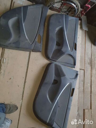 Обшивка двери на хундай Солярис 2012г