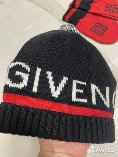 Шапка и варежки Givenchy