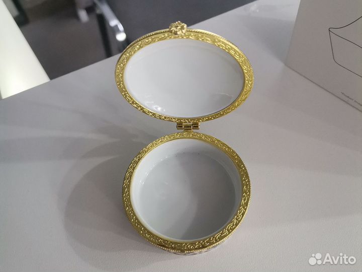 Фарфоровая шкатулка