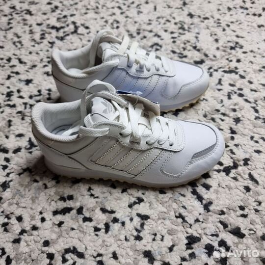 Новые кожаные кроссовки Adidas ZX700 32 р