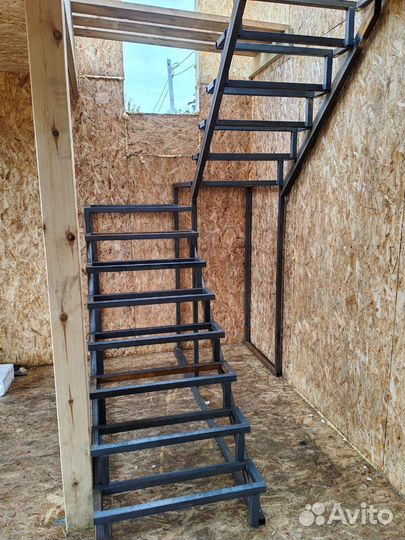 Металокаркас лестницы