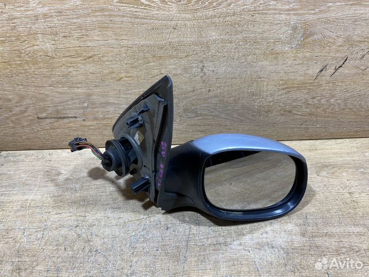 Зеркало правое Peugeot 206 Арт. 7720699