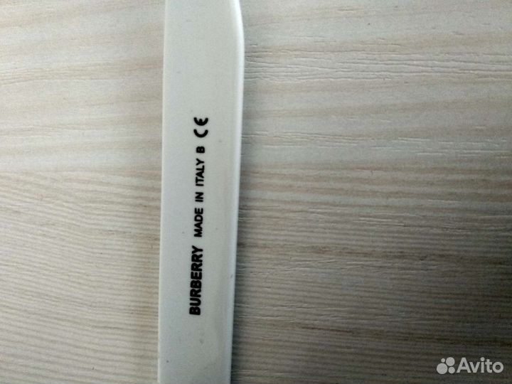 Солнцезащитные очки Burberry