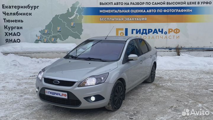 Крыло переднее правое Ford Focus 2 1521596