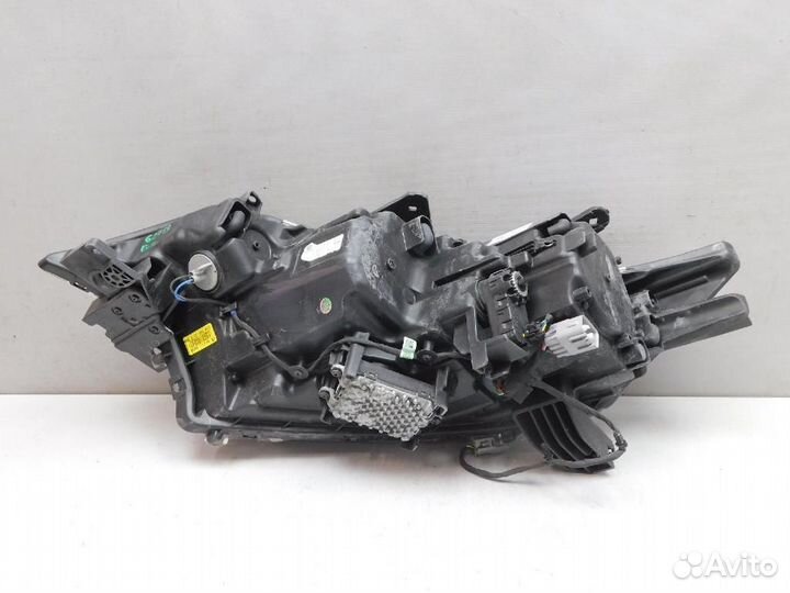 Фара правая Mitsubishi Outlander