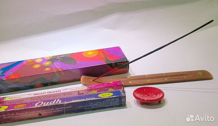 Благовония, Ароматические палочки и Подставки