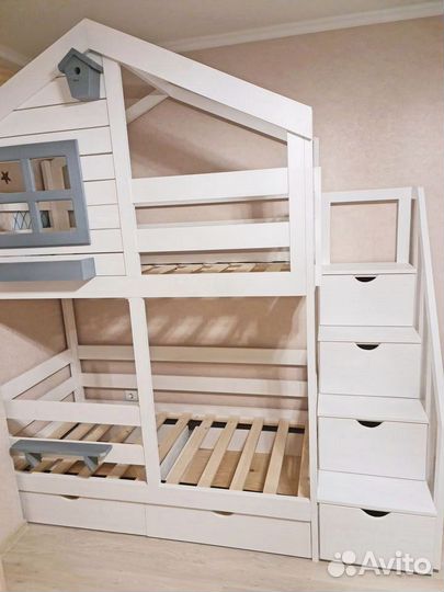 Детская двухъярусная кровать