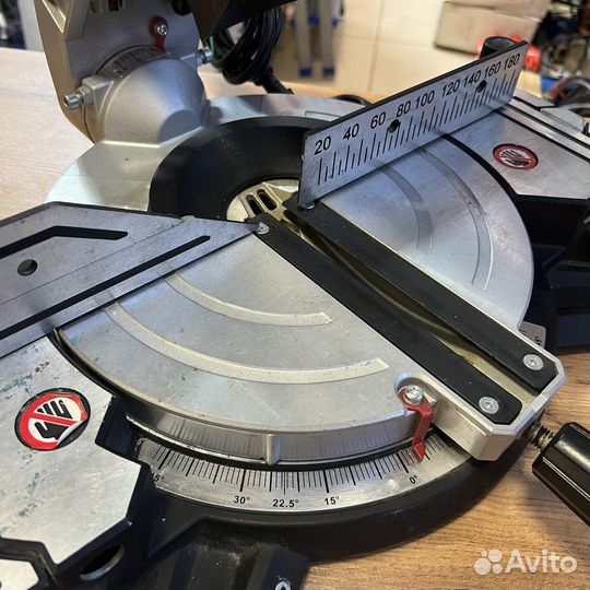 Сетевая торцовочная пила Metabo KS 216 M Lasercut