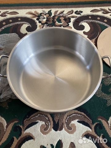 Кастрюля новая на 15-20 литров с крышкой