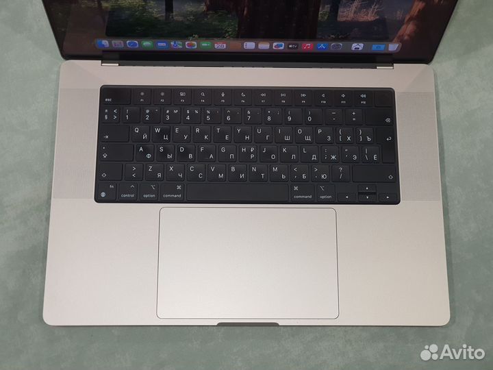 Apple macbook pro 16 M1 pro 1tb