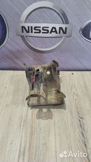 Опора двигателя двс Кронштейн Nissan primera P12