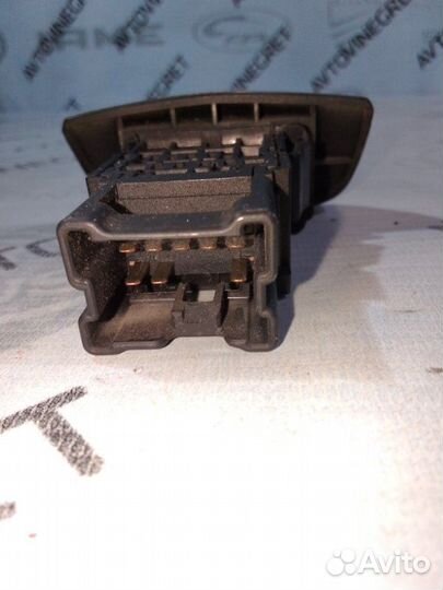 Кнопка аварийной сигнализации Nissan Primera P12