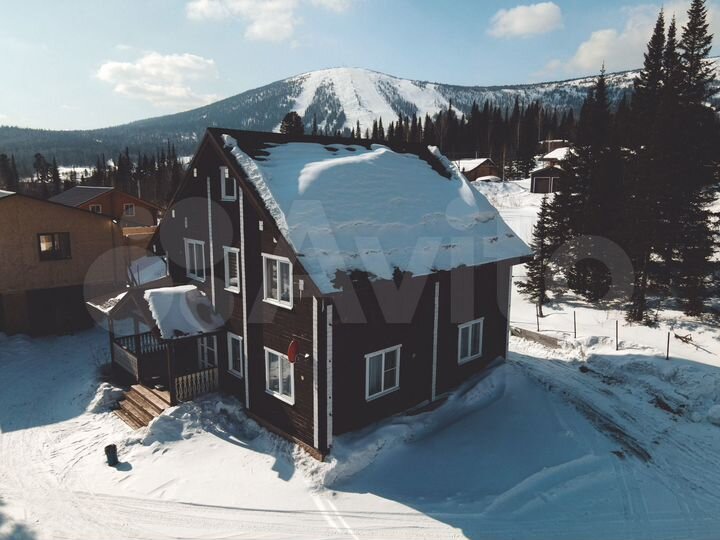 Коттедж 210 м² на участке 12 сот.