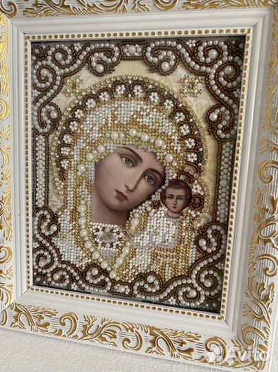 Икона Казанской Божьей матери выполнена бисером