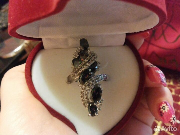 Серебряное кольцо с топазами